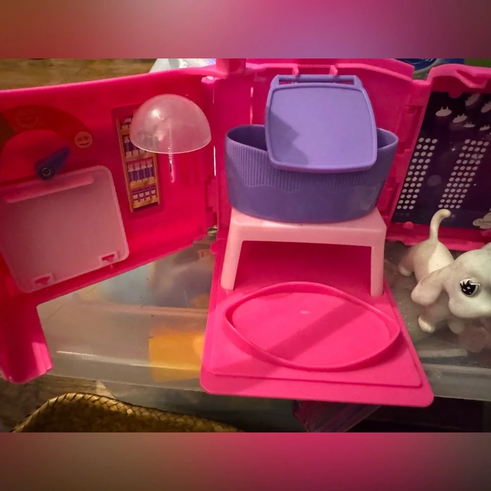 Crayola scribble & scrub pet salon w/ 3 pets (RETIRED)